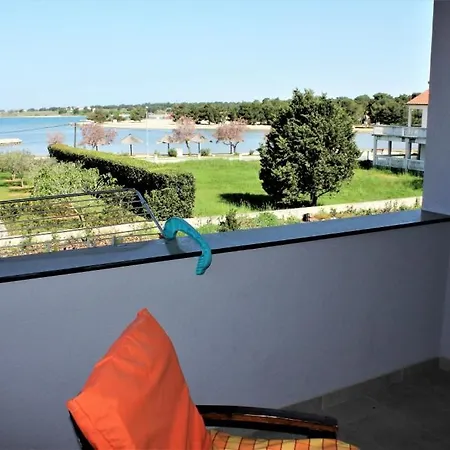 Nice Family Studio With Seaview Apartment Zaton (Zadar)